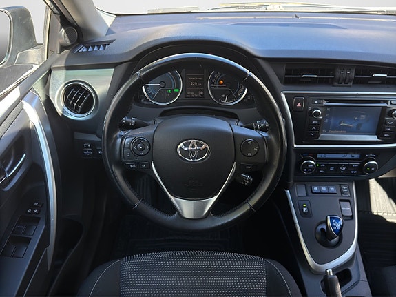 Toyota Auris 12 of 17