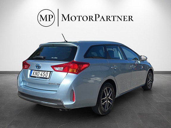 Toyota Auris 7 of 17
