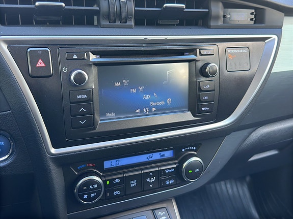 Toyota Auris 14 of 17