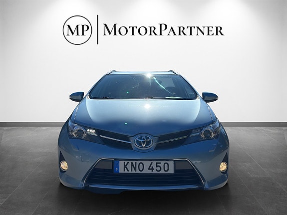 Toyota Auris 2 of 17