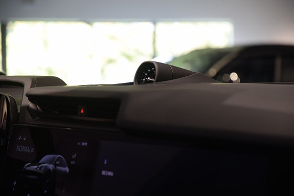 Porsche Cayenne 17 of 22