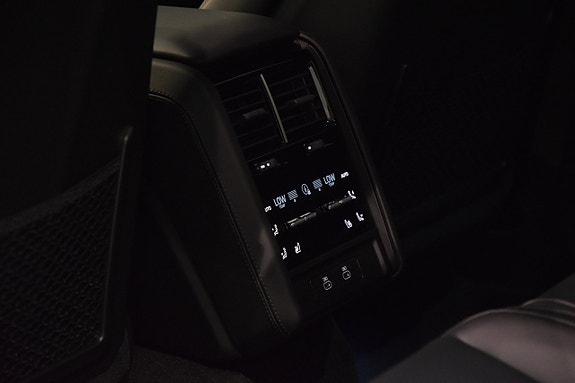 Porsche Cayenne 11 of 22