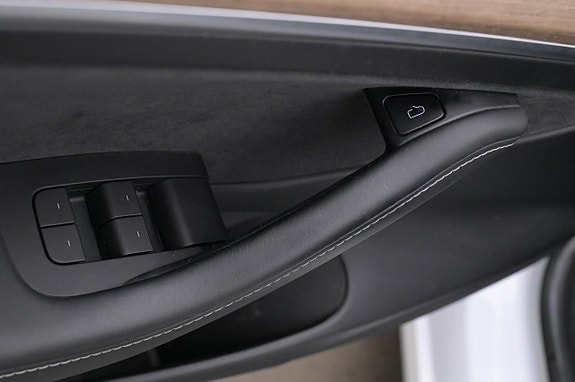 Tesla Model 3 10 of 27