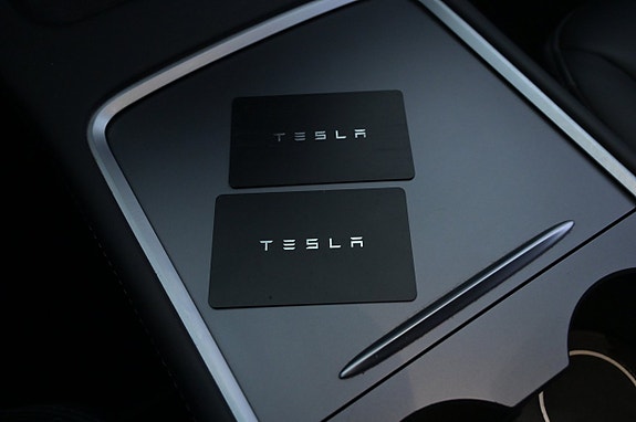 Tesla Model 3 24 of 27