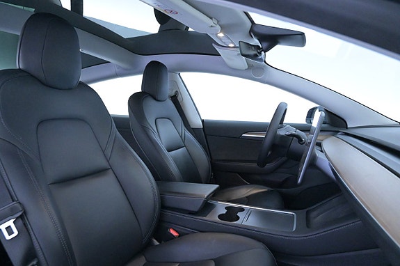 Tesla Model 3 12 of 27