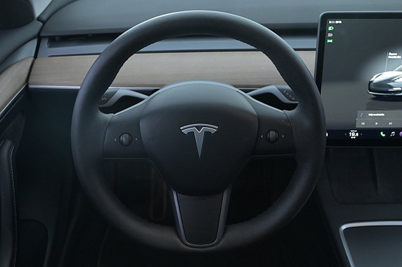 Tesla Model 3 7 of 27