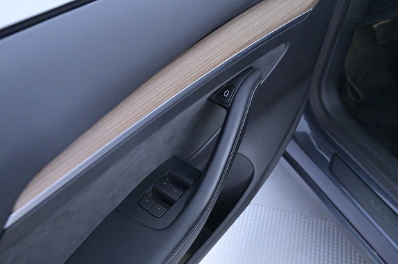 Tesla Model 3 10 of 27