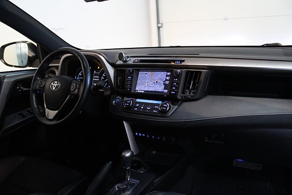 Toyota RAV4 11 of 23