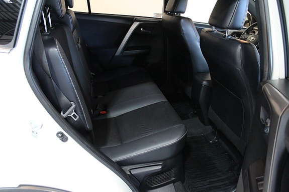 Toyota RAV4 8 of 23