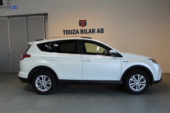 Toyota RAV4 4 of 23