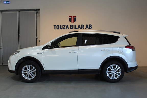 Toyota RAV4 3 of 23