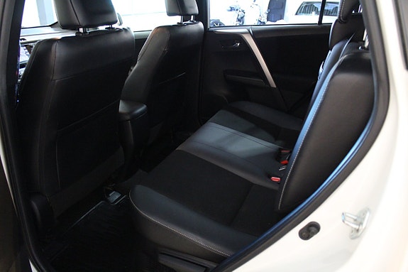 Toyota RAV4 10 of 23