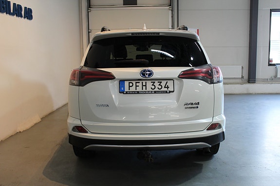 Toyota RAV4 6 of 23