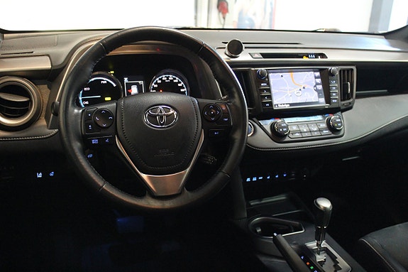 Toyota RAV4 12 of 23