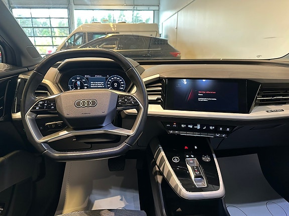 Audi Q4 e-tron 6 of 17