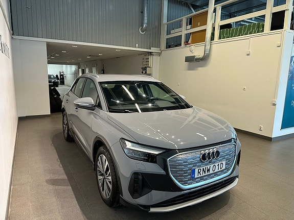 Audi Q4 e-tron 4 of 17