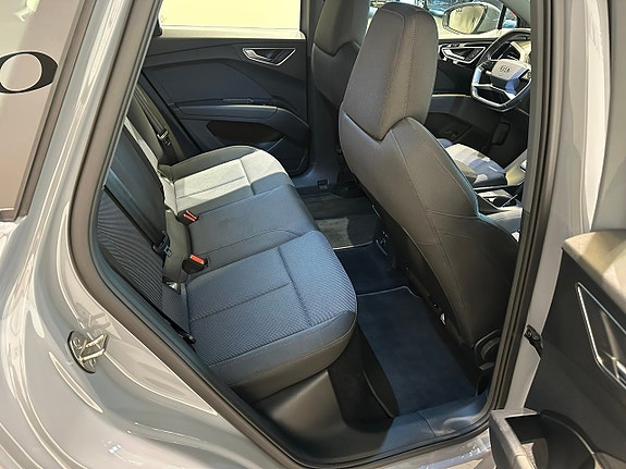 Audi Q4 e-tron 8 of 17