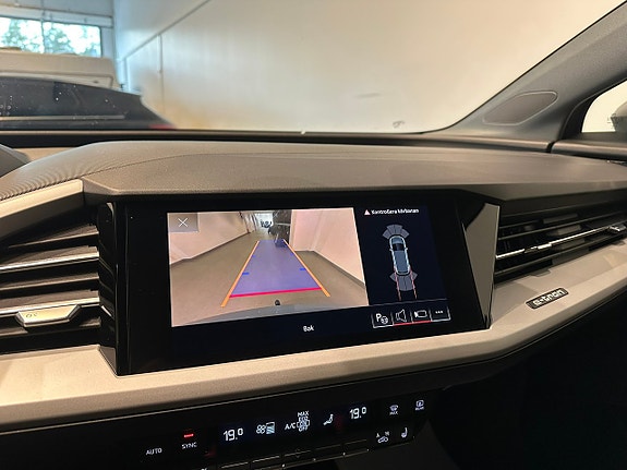 Audi Q4 e-tron 10 of 17