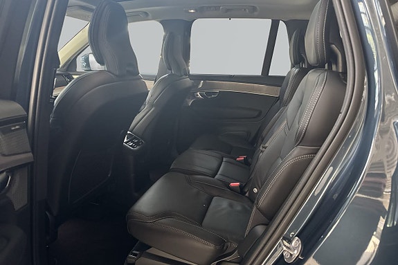 Volvo XC90 7 of 26