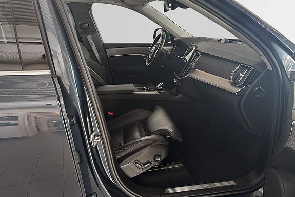 Volvo XC90 5 of 26