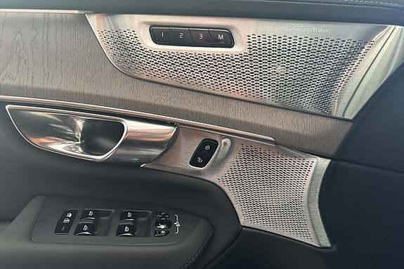 Volvo XC90 18 of 26