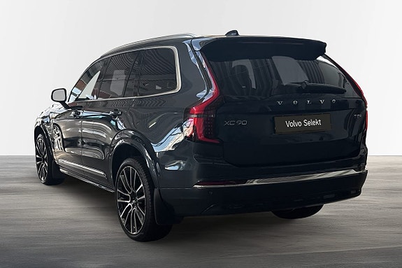 Volvo XC90 2 of 26