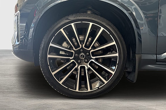 Volvo XC90 10 of 26
