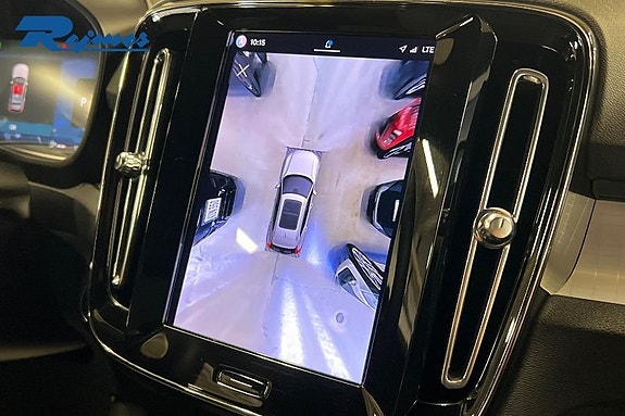 Volvo XC40 14 of 22