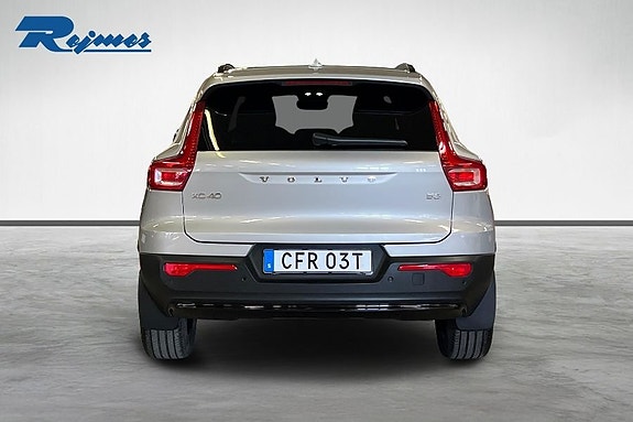 Volvo XC40 3 of 22