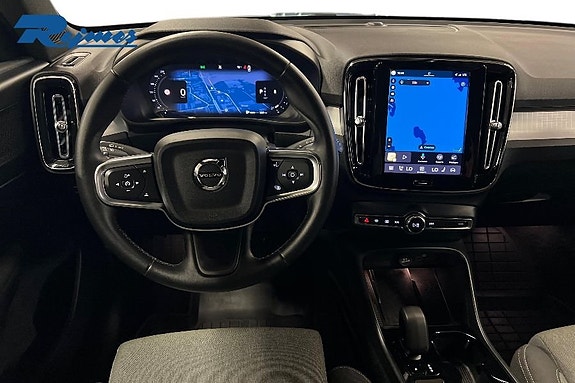 Volvo XC40 7 of 22