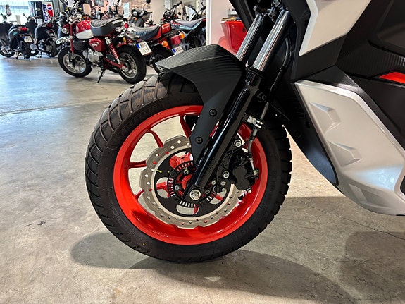 Aprilia SR GT 200 #Endast 100 mil# 8 of 13