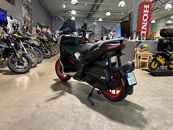 Aprilia SR GT 200 #Endast 100 mil# 4 of 13