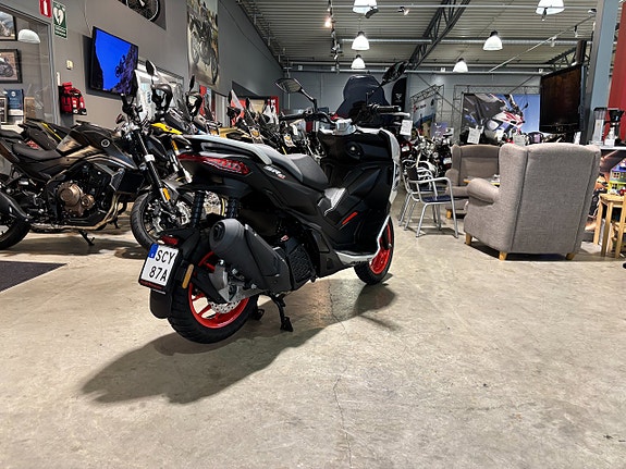 Aprilia SR GT 200 #Endast 100 mil# 3 of 13