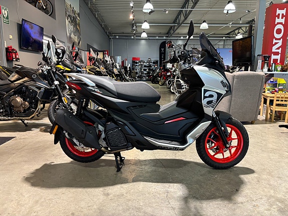 Aprilia SR GT 200 #Endast 100 mil# 2 of 13