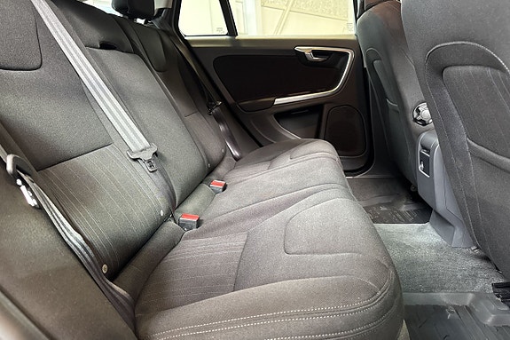Volvo V60 12 of 18