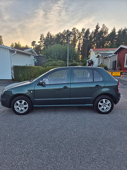 Skoda Fabia 2 of 15