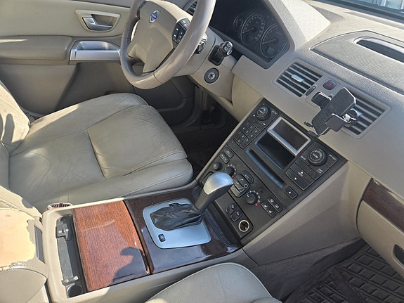 Volvo XC90 12 of 16