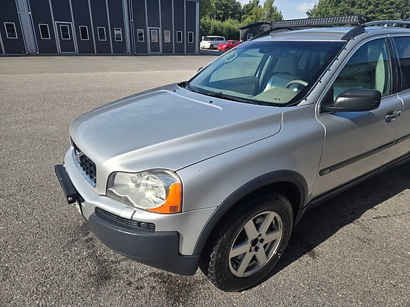 Volvo XC90 4 of 16