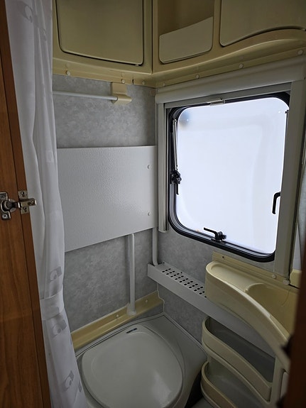 Adria Classica 563 UK *Barnkammare *Alde *Förtält *7 bäddar 17 of 24