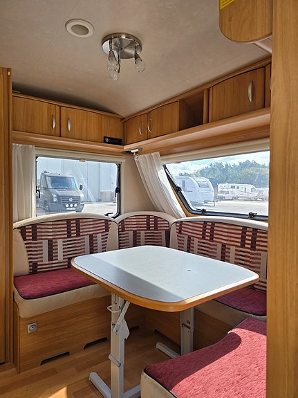 Adria Classica 563 UK *Barnkammare *Alde *Förtält *7 bäddar 10 of 24
