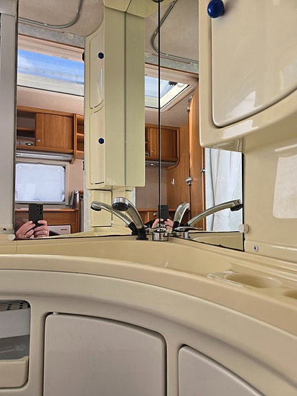 Adria Classica 563 UK *Barnkammare *Alde *Förtält *7 bäddar 18 of 24