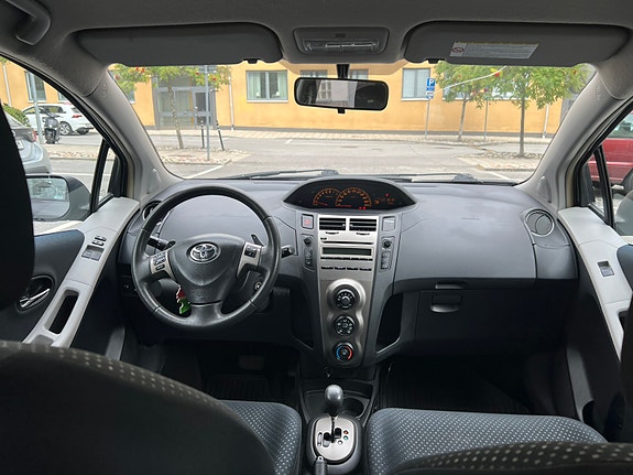 Toyota Yaris 5 of 5