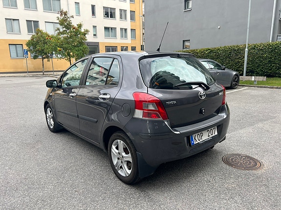 Toyota Yaris 4 of 5