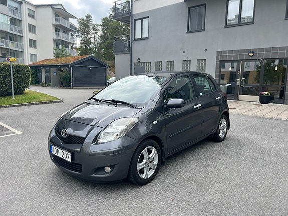 Toyota Yaris 2 of 5