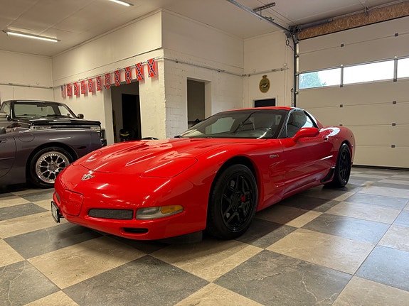 Chevrolet Corvette 5 of 30