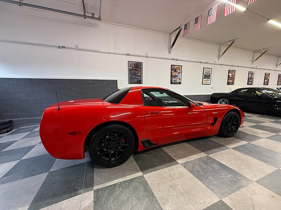Chevrolet Corvette 11 of 30