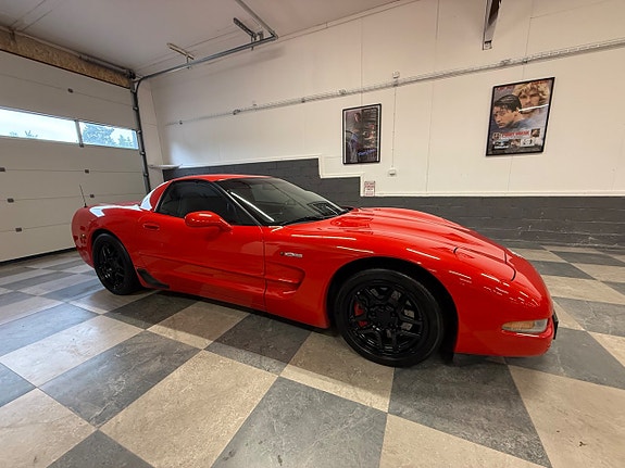 Chevrolet Corvette 2 of 30
