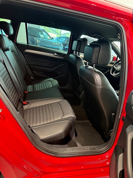 Volkswagen Passat 12 of 21