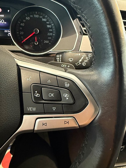 Volkswagen Passat 17 of 21