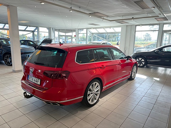 Volkswagen Passat 4 of 21